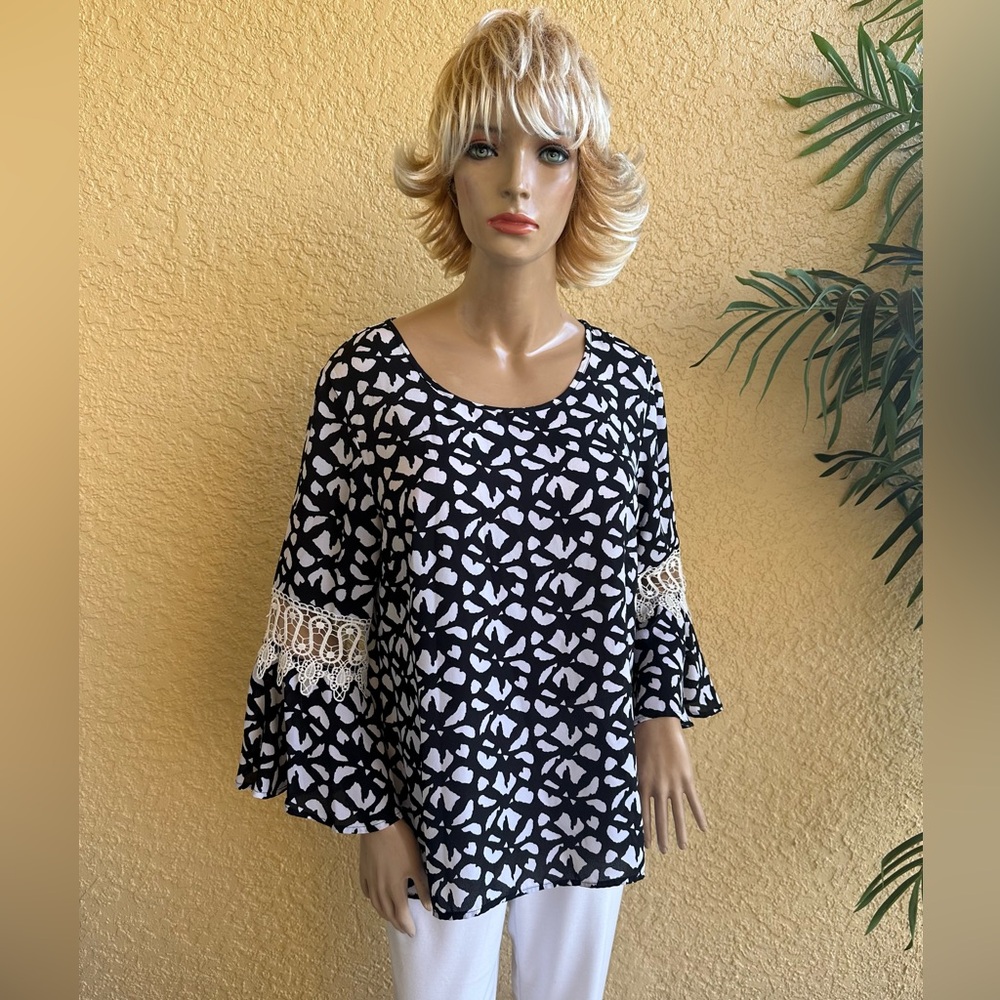 New Directions black and white Boho top